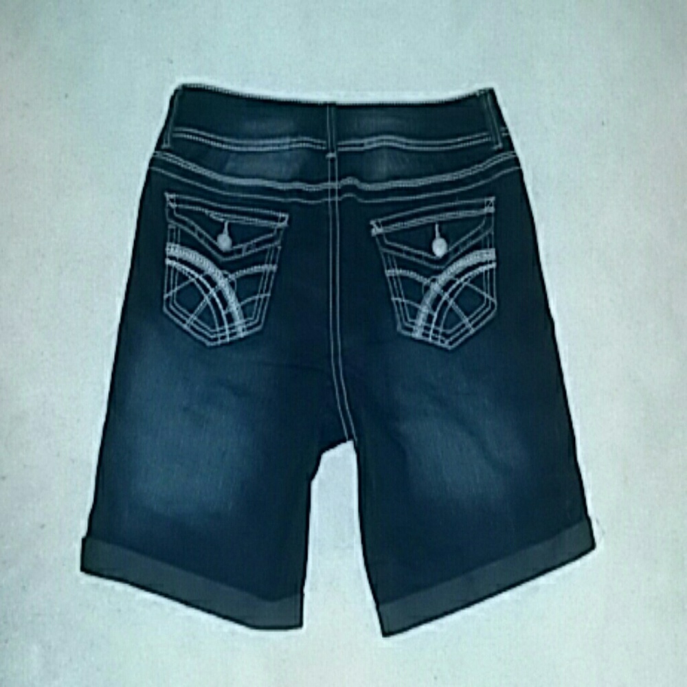 No Boundaries Curvy Fit Stretch Denim Shorts 15